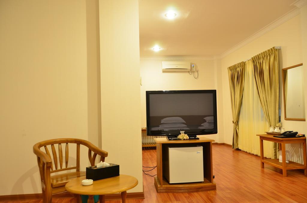 Sky Palace Hotel & Cafe Flight Naypyidaw Quarto foto